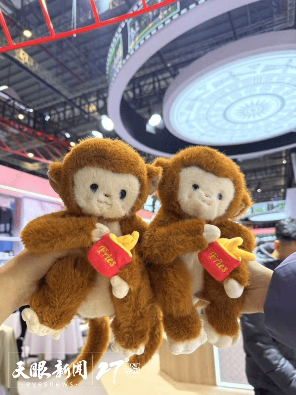 ！这家文创展位人气高 聚焦长三角文博会PG麻将胡了网站入口不让喜爱因价格却步(图2)